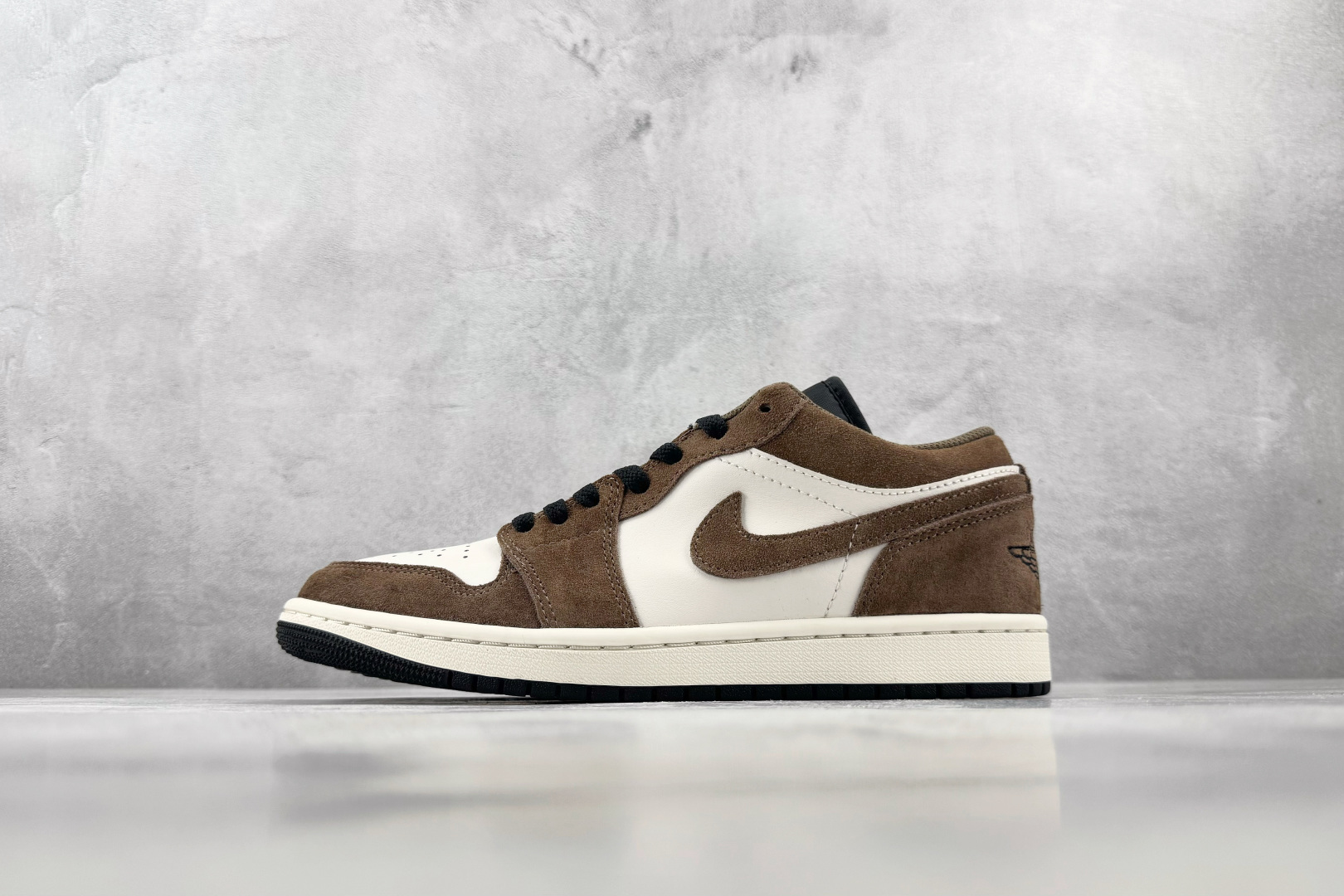 DT 公司级 Jordan Air Jordan 1 白棕 货号：-200 尺码：35.5 36 36.5 37.5 3