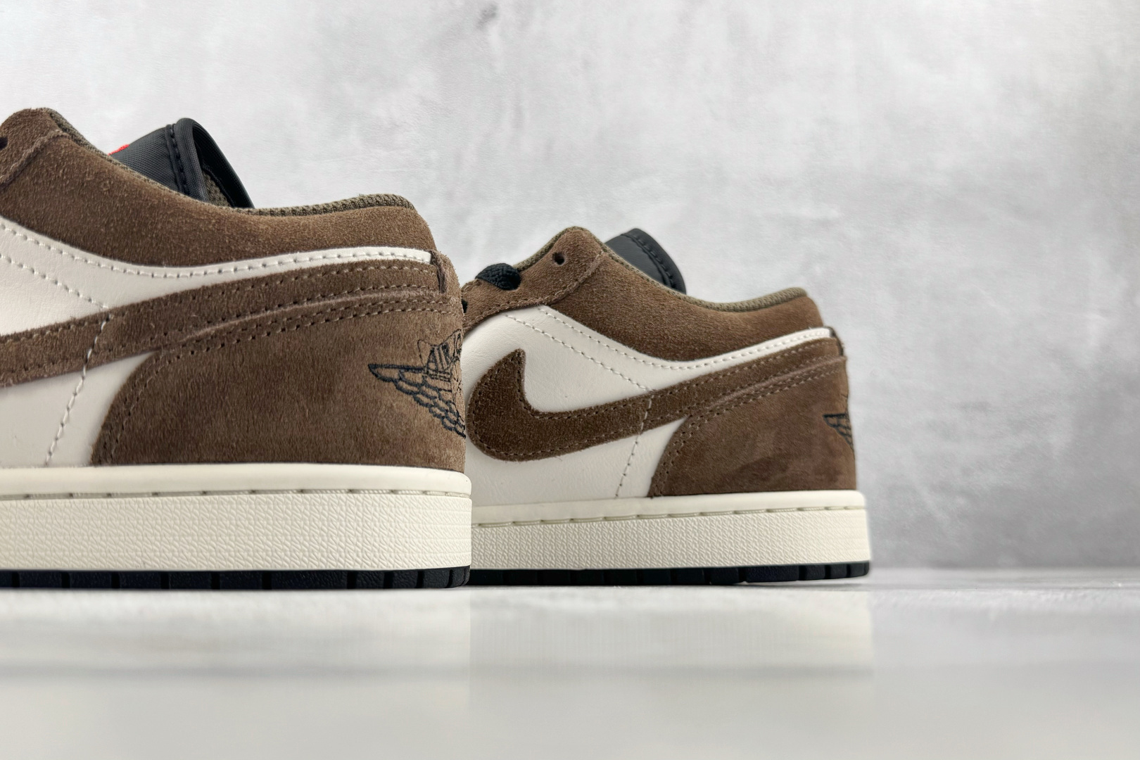 DT 公司级 Jordan Air Jordan 1 白棕 货号：-200 尺码：35.5 36 36.5 37.5 3