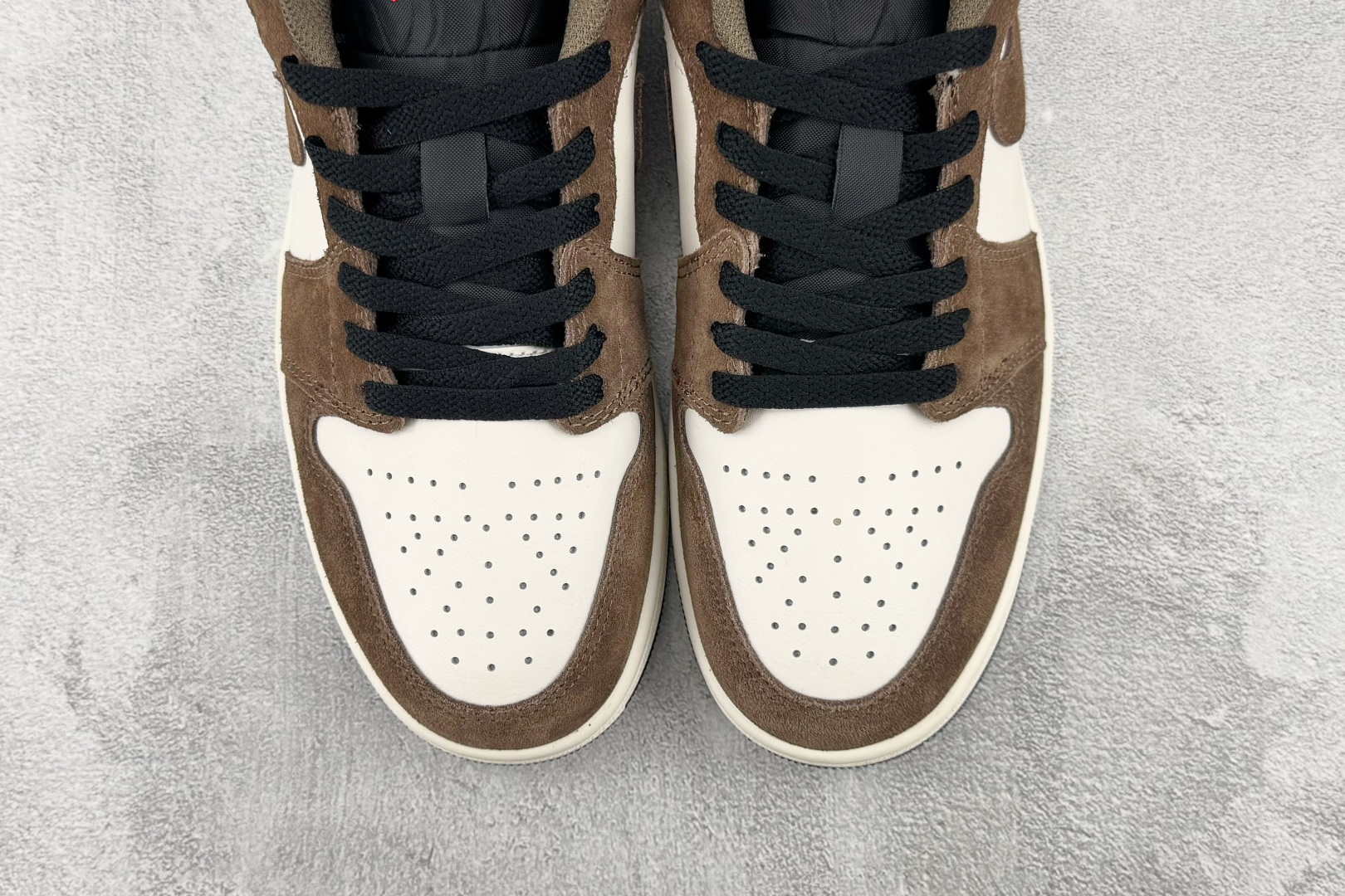 DT 公司级 Jordan Air Jordan 1 白棕 货号：-200 尺码：35.5 36 36.5 37.5 3