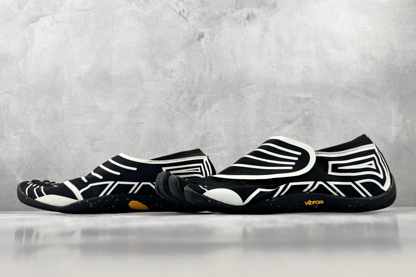 HG 品质升级 Vibram 五指鞋 Groundsplay 象牙白 货号：26W8802 尺码：35 36 36.5 