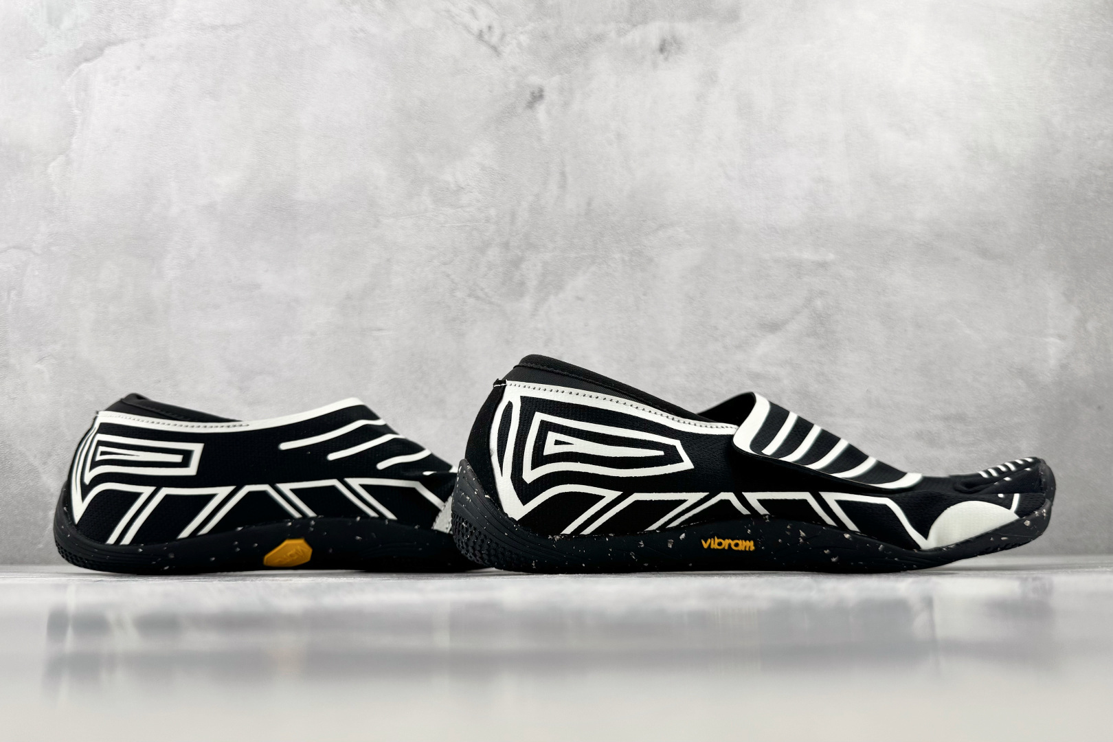 HG 品质升级 Vibram 五指鞋 Groundsplay 象牙白 货号：26W8802 尺码：35 36 36.5 