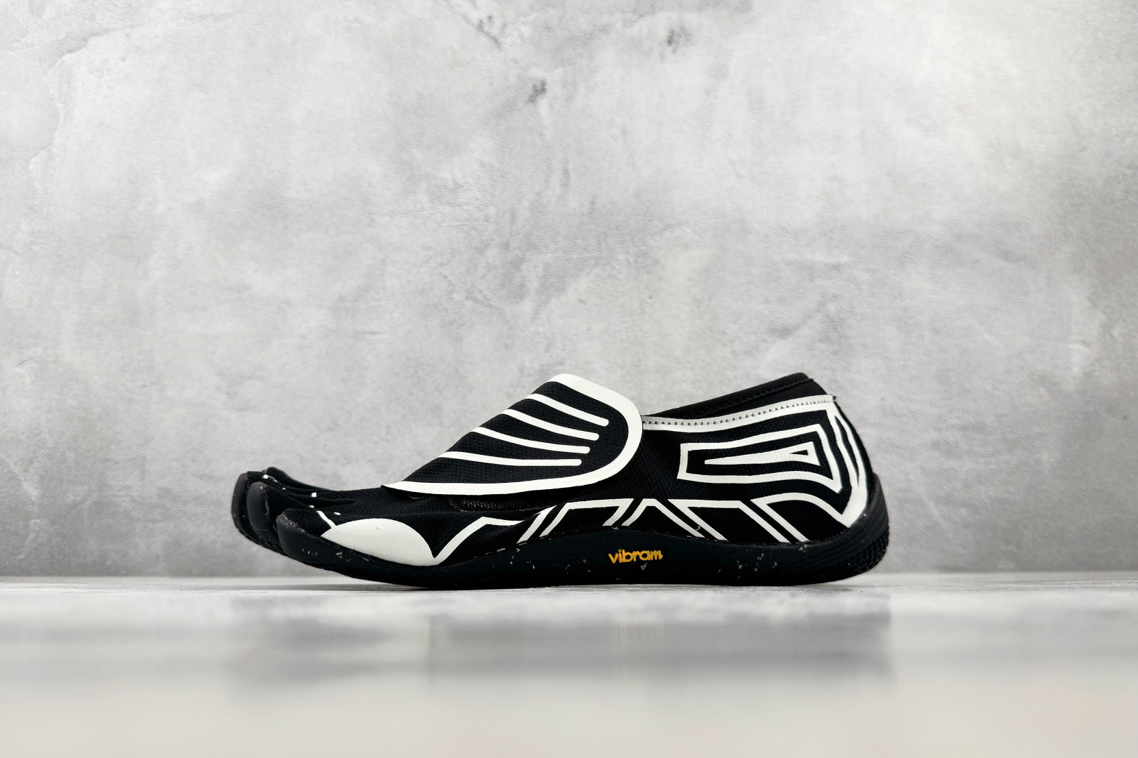 HG 品质升级 Vibram 五指鞋 Groundsplay 象牙白 货号：26W8802 尺码：35 36 36.5 