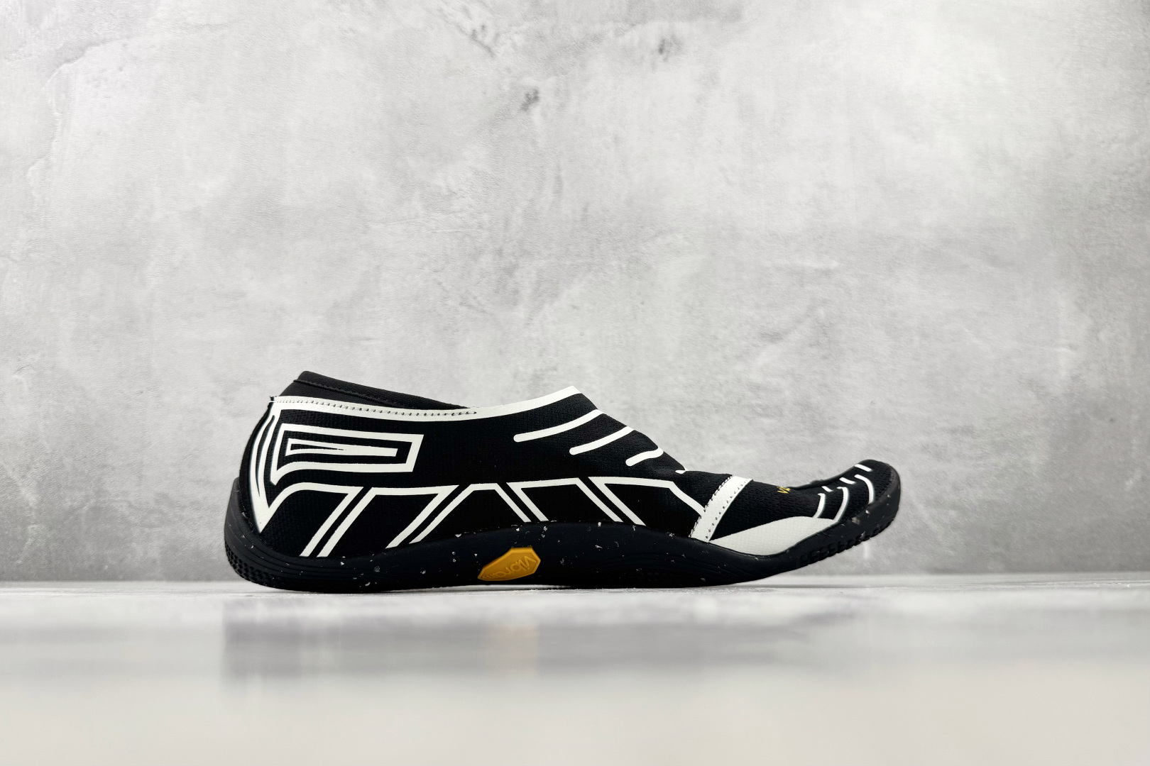 HG 品质升级 Vibram 五指鞋 Groundsplay 象牙白 货号：26W8802 尺码：35 36 36.5 