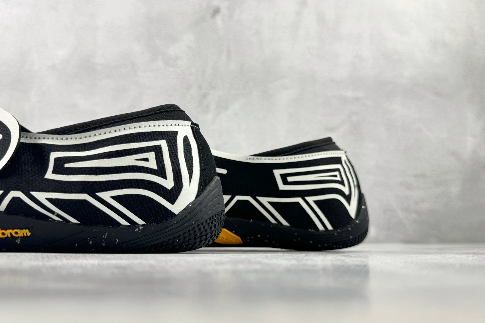 HG 品质升级 Vibram 五指鞋 Groundsplay 象牙白 货号：26W8802 尺码：35 36 36.5 