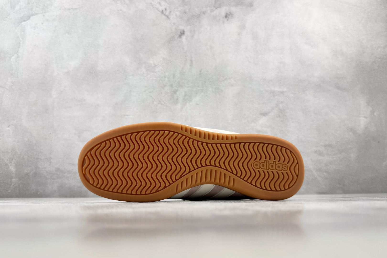 R 版出口订单 adidas BARREDA 粉色 货号：KJ2254 尺码：35.5 36 36.5 37.5 38 