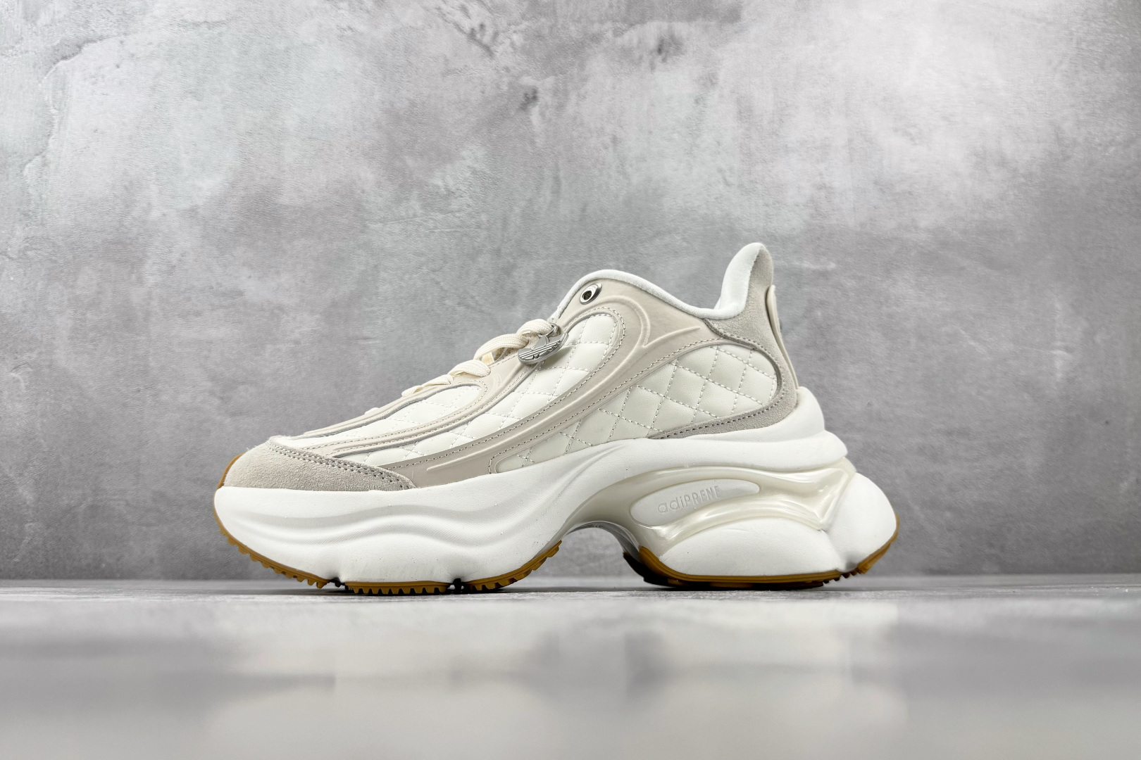 R版 出口订单 adidas originals Ozvenuz 米白 货号：HQ2643 尺码：35.5 36 36.