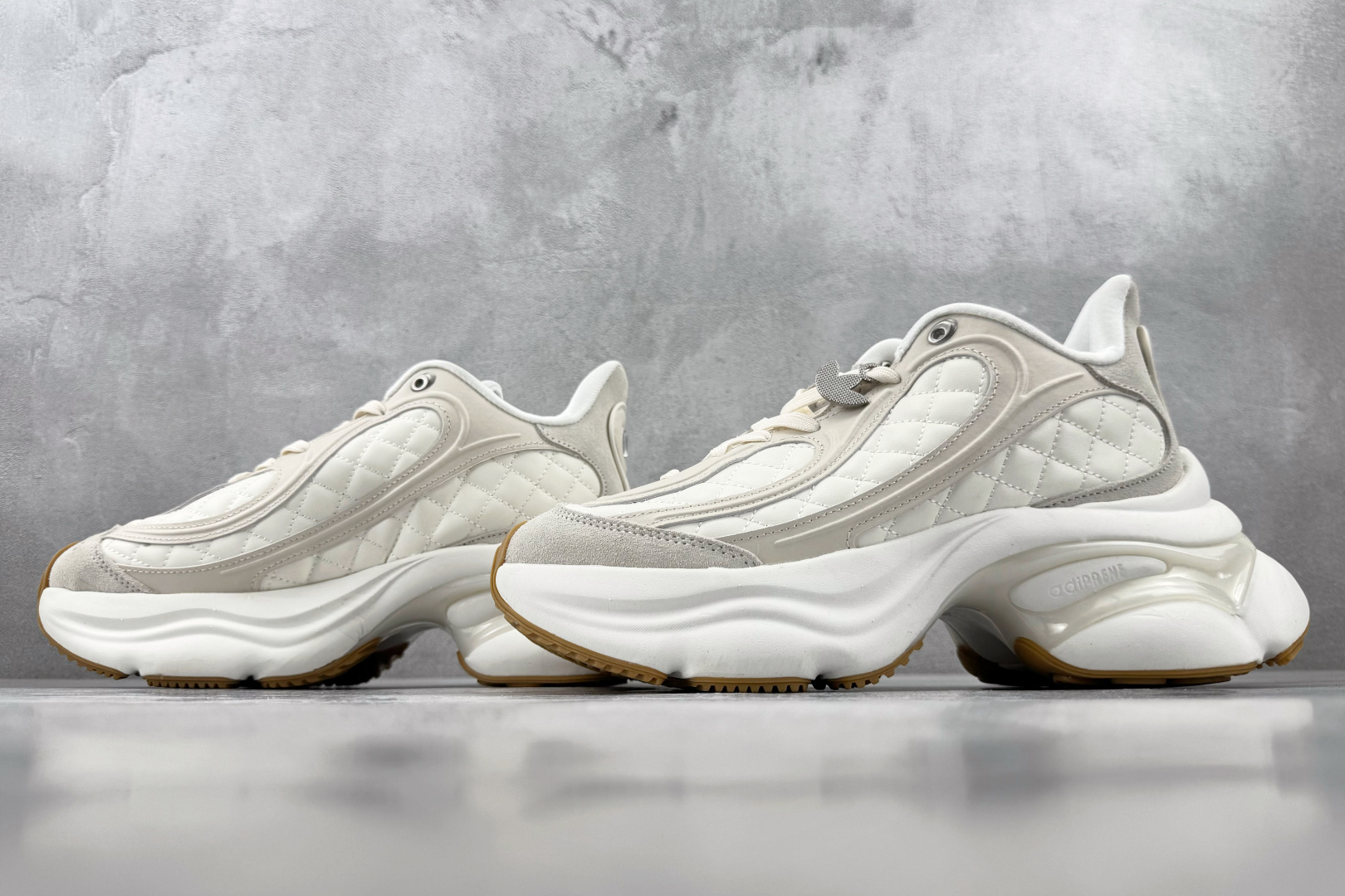 R版 出口订单 adidas originals Ozvenuz 米白 货号：HQ2643 尺码：35.5 36 36.