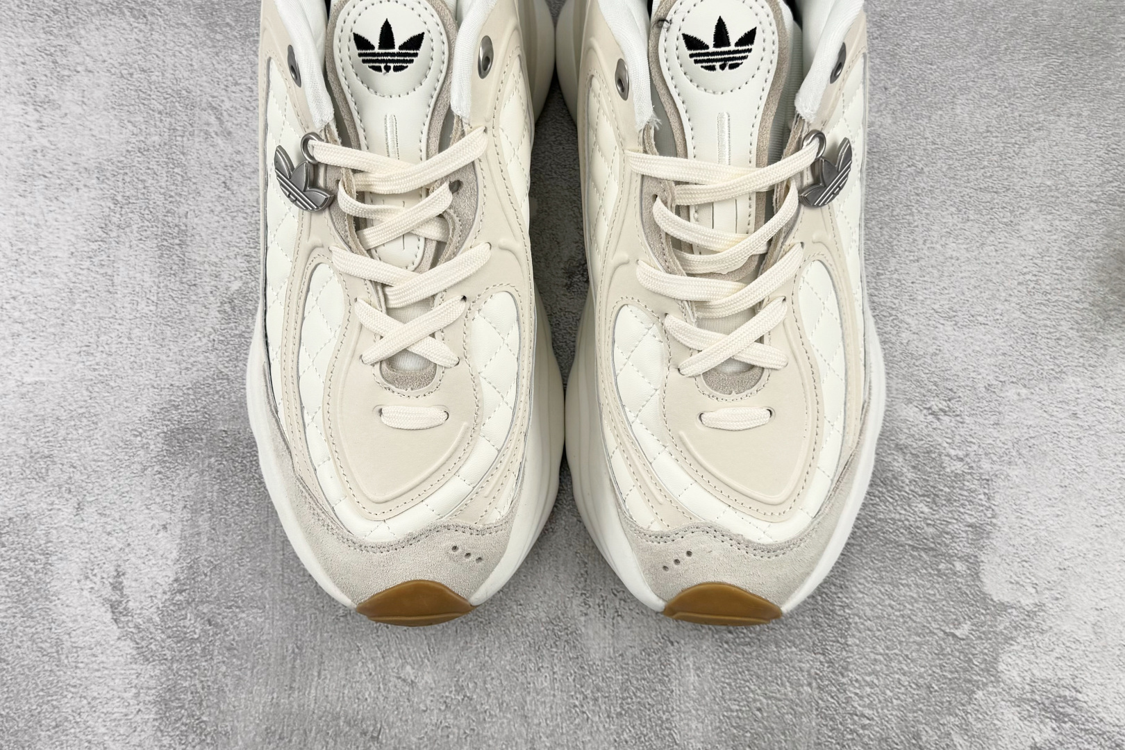 R版 出口订单 adidas originals Ozvenuz 米白 货号：HQ2643 尺码：35.5 36 36.