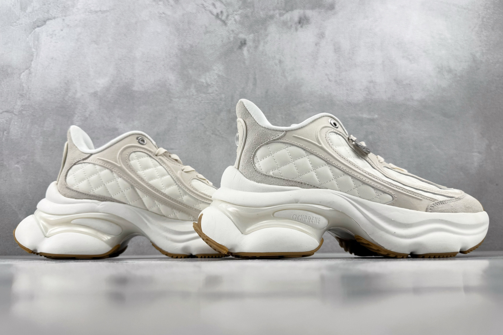R版 出口订单 adidas originals Ozvenuz 米白 货号：HQ2643 尺码：35.5 36 36.