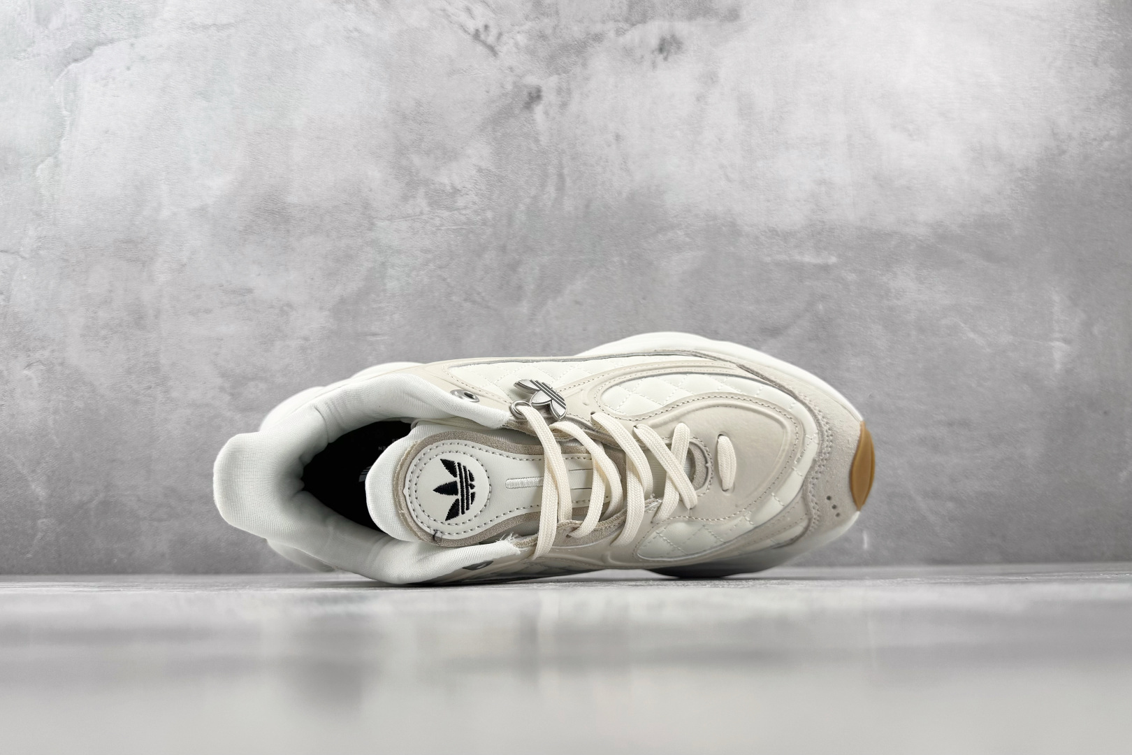 R版 出口订单 adidas originals Ozvenuz 米白 货号：HQ2643 尺码：35.5 36 36.