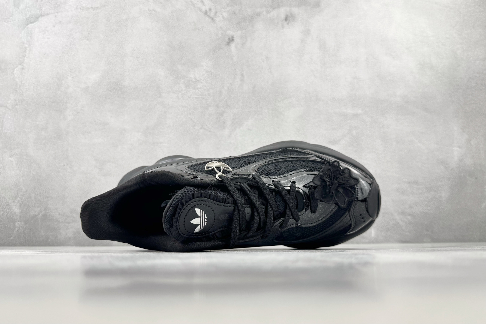 R版 出口订单 adidas originals Ozvenuz 黑色 货号：HQ2677 尺码：35.5 36 36.