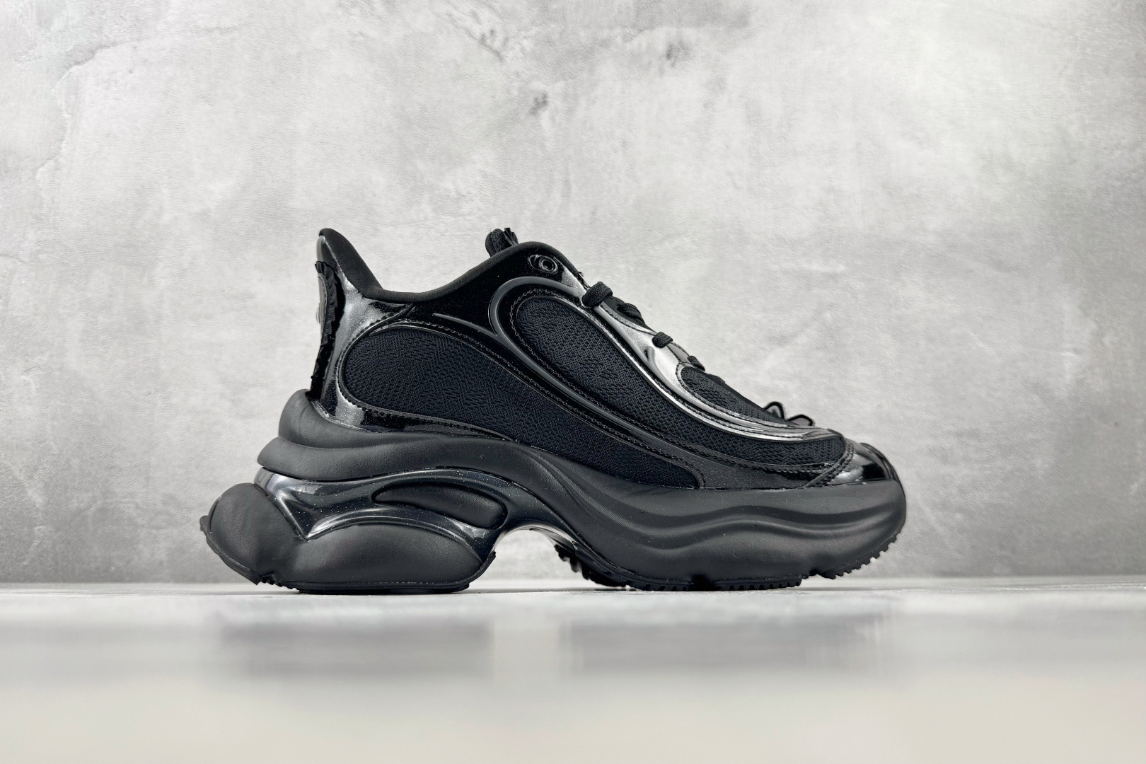 R版 出口订单 adidas originals Ozvenuz 黑色 货号：HQ2677 尺码：35.5 36 36.