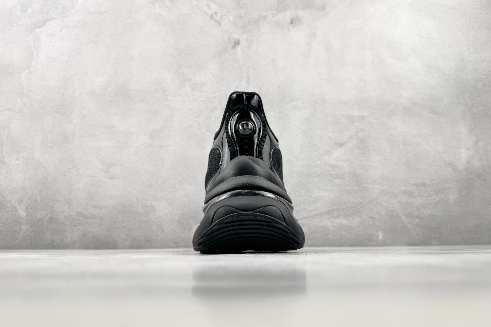 R版 出口订单 adidas originals Ozvenuz 黑色 货号：HQ2677 尺码：35.5 36 36.