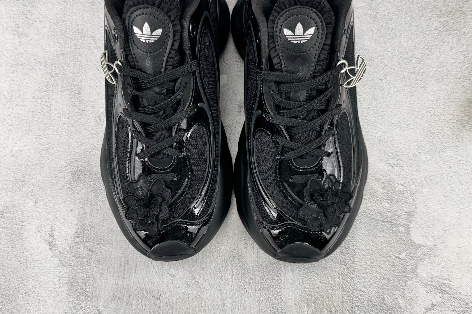 R版 出口订单 adidas originals Ozvenuz 黑色 货号：HQ2677 尺码：35.5 36 36.