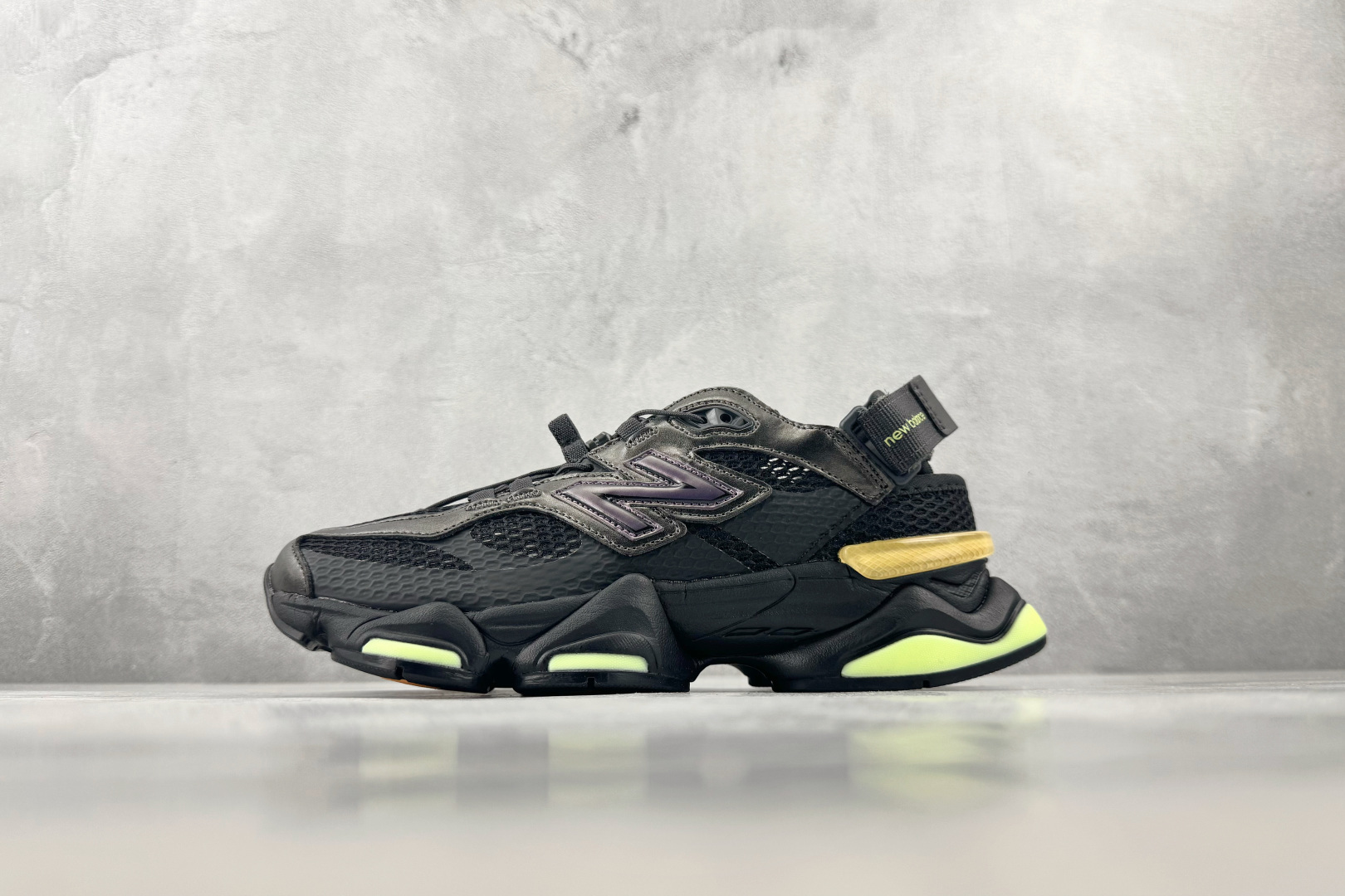 C 版 大厂出品 New Balance NB 9060 黑色 货号:U 尺码:36 36.5 37 38.5 39 4 C 版 大厂出品 New Balance NB 9060 黑色 货号:U 尺码:36 36.5 37 38.5 39 4
