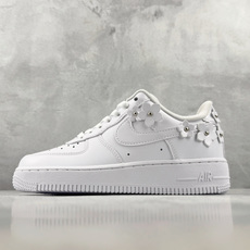 3A Nike Air Force 1 '07 白色 货号:IR8637-100 尺码:36 36.5 37 38.5 3A Nike Air Force 1 '07 白色 货号:IR8637-100 尺码:36 36.5 37 38.5