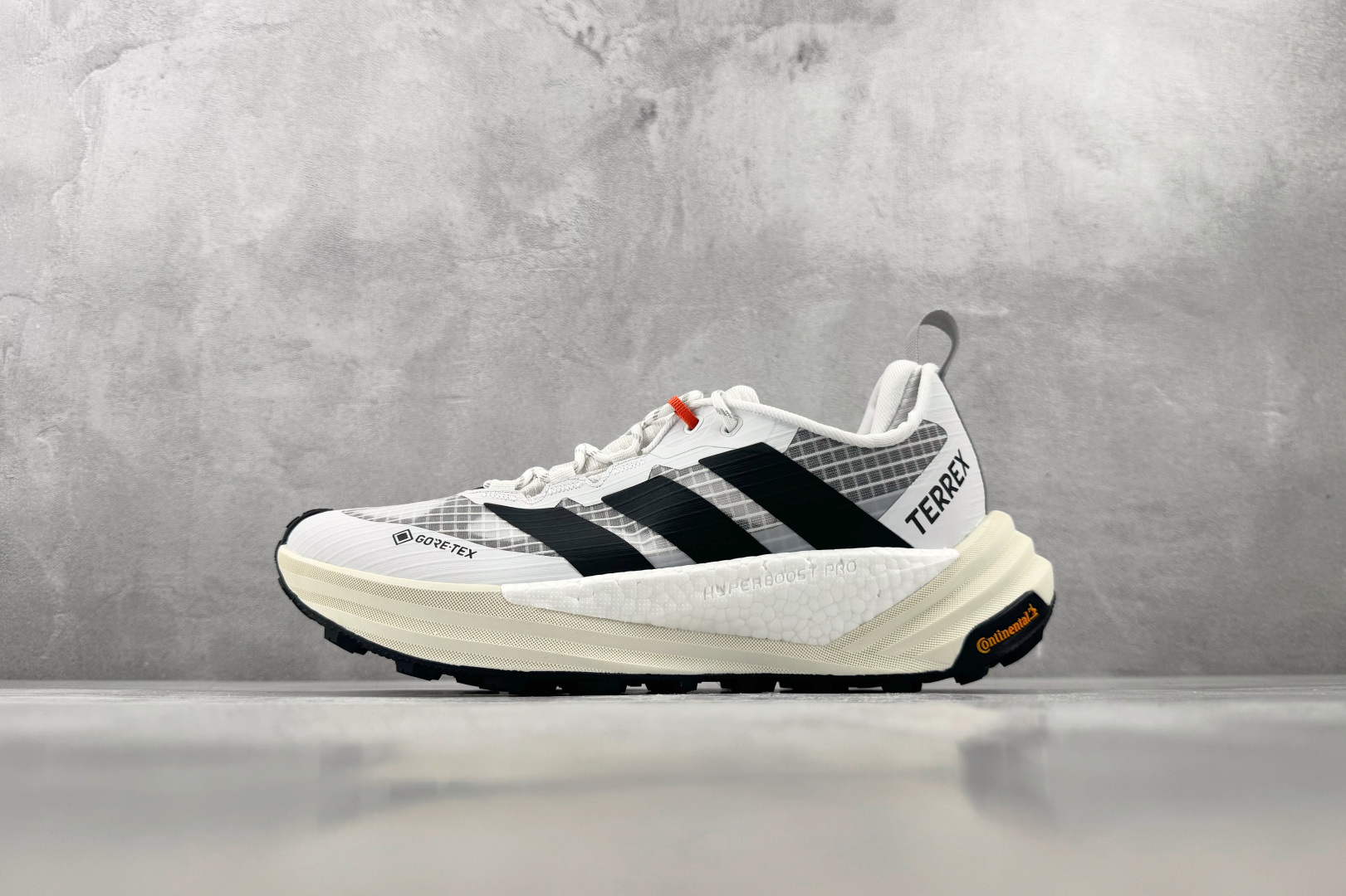 Top adidas FREEHIKER 3 GORE-TEX 白色 货号:KI8275 尺码:40 40.5 41 4 Top adidas FREEHIKER 3 GORE-TEX 白色 货号:KI8275 尺码:40 40.5 41 4