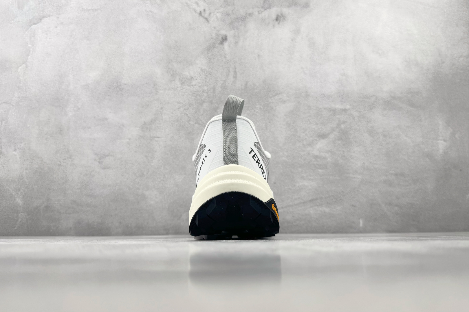 Top adidas FREEHIKER 3 GORE-TEX 白色 货号：KI8275 尺码：40 40.5 41 4