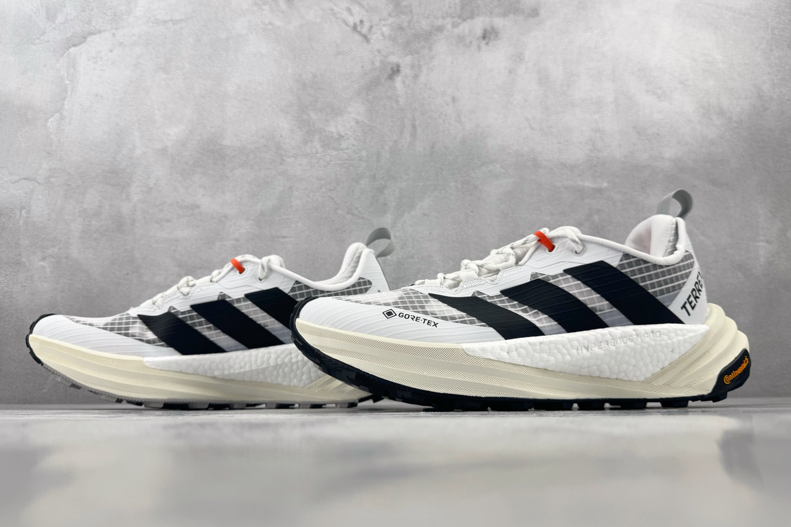 Top adidas FREEHIKER 3 GORE-TEX 白色 货号：KI8275 尺码：40 40.5 41 4