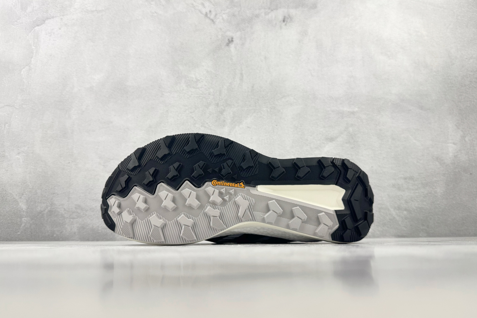 Top adidas FREEHIKER 3 GORE-TEX 白色 货号：KI8275 尺码：40 40.5 41 4