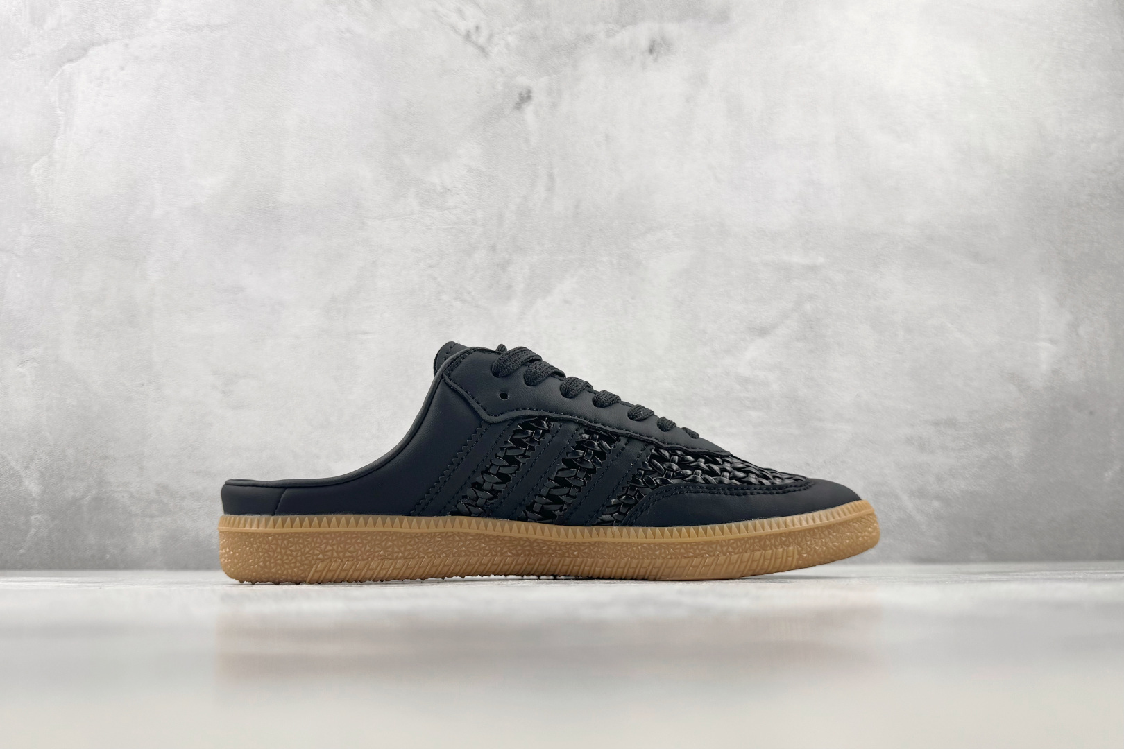 HX adidas originals Samba Mule 黑色 货号: KH7720 尺码:35.5 36 36.5 HX adidas originals Samba Mule 黑色 货号: KH7720 尺码:35.5 36 36.5