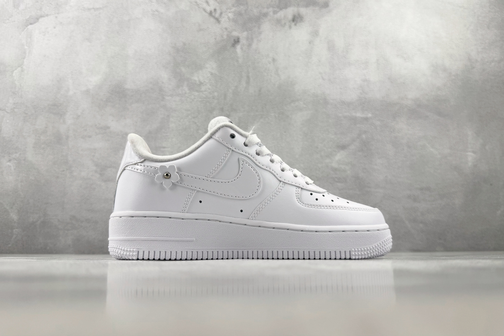 3A Nike Air Force 1 '07 白色 货号：IR8637-100 尺码：36 36.5 37 38.5 