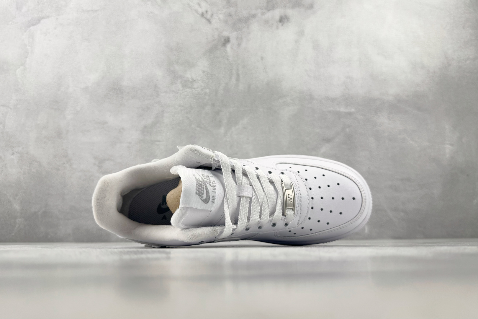 3A Nike Air Force 1 '07 白色 货号：IR8637-100 尺码：36 36.5 37 38.5 
