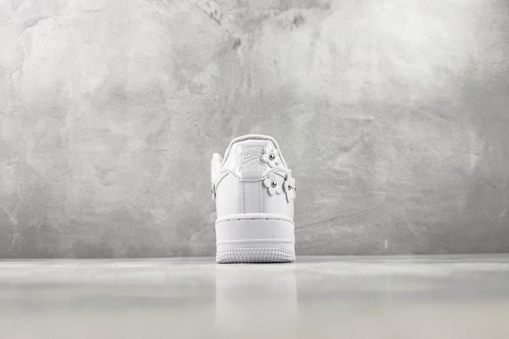 3A Nike Air Force 1 '07 白色 货号：IR8637-100 尺码：36 36.5 37 38.5 