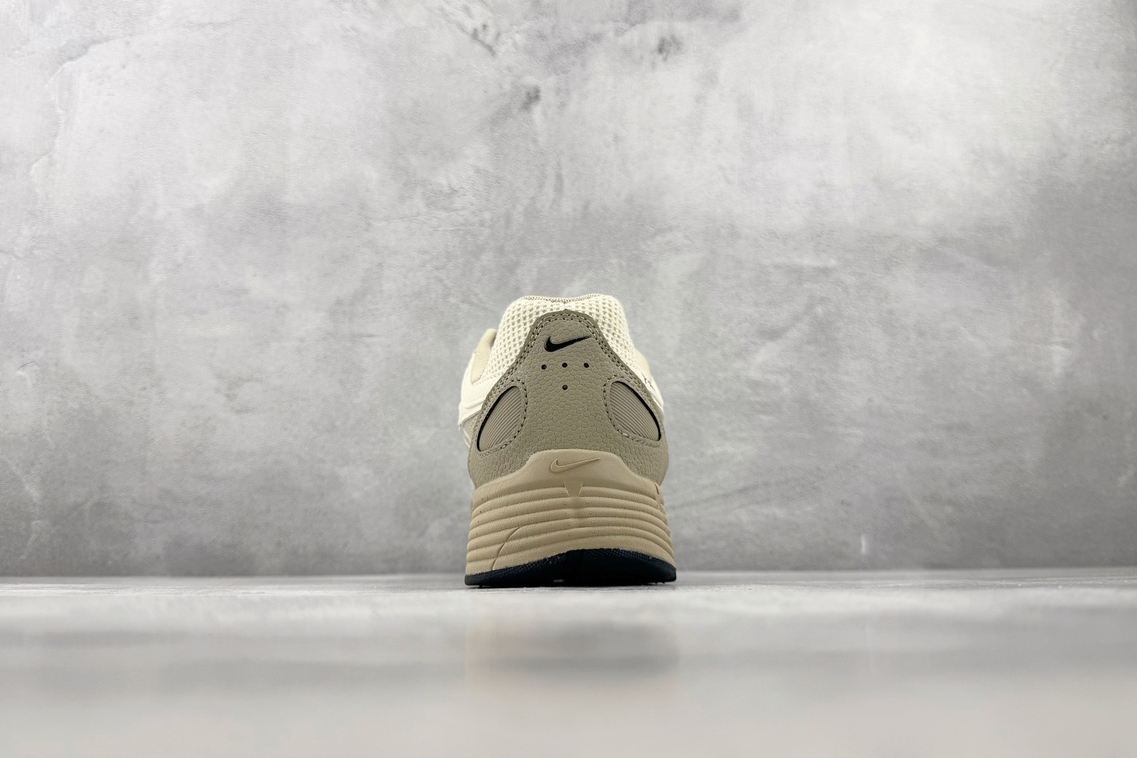 HN Nike P-6000 卡其灰 货号:IH8042 100 尺码:36 36.5 37 38.5 39 40 4 HN Nike P-6000 卡其灰 货号:IH8042 100 尺码:36 36.5 37 38.5 39 40 4