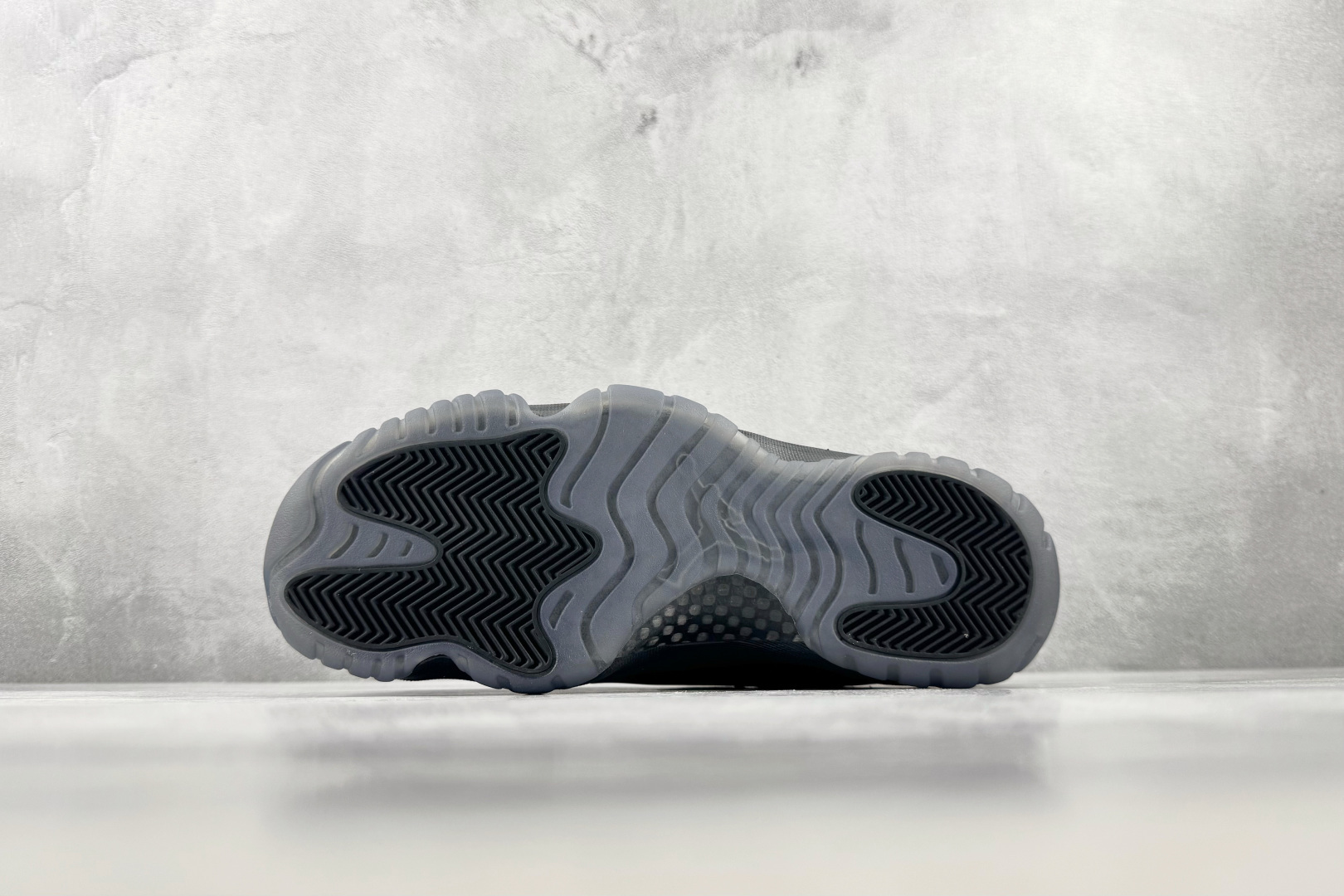 Y3 Jordan Air Jordan 11 retro cap and gown 黑武士 货号：-005 尺码：36