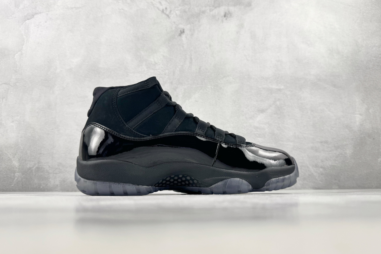 Y3 Jordan Air Jordan 11 retro cap and gown 黑武士 货号：-005 尺码：36