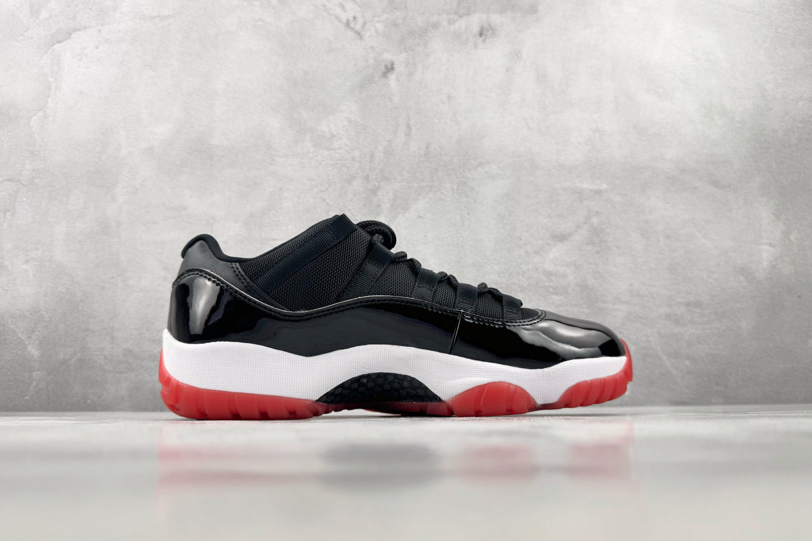 Y3 Jordan Air Jordan 11 Low Bred黑红 货号：FV5104-006 尺码：36 36.5 
