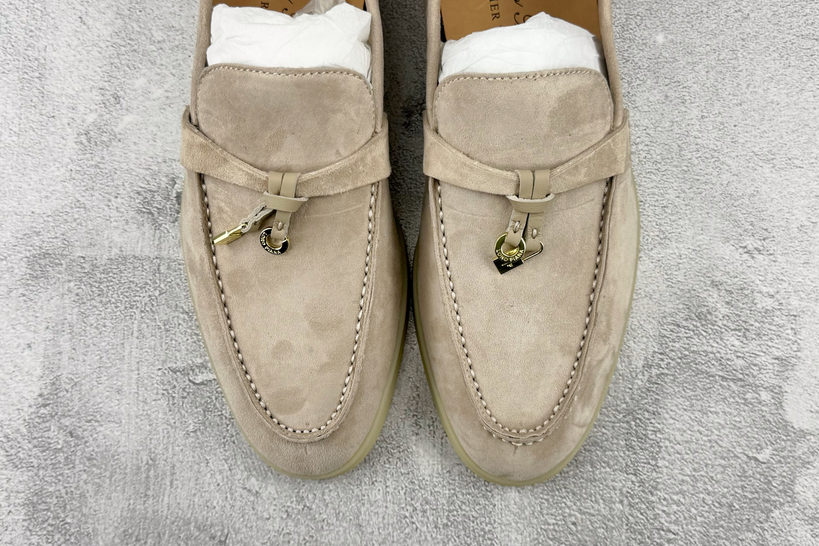 顶级 Loro Piana Summer Charms Walk 沙色 货号:FAE5444AOPX 尺码:35 36 顶级 Loro Piana Summer Charms Walk 沙色 货号:FAE5444AOPX 尺码:35 36