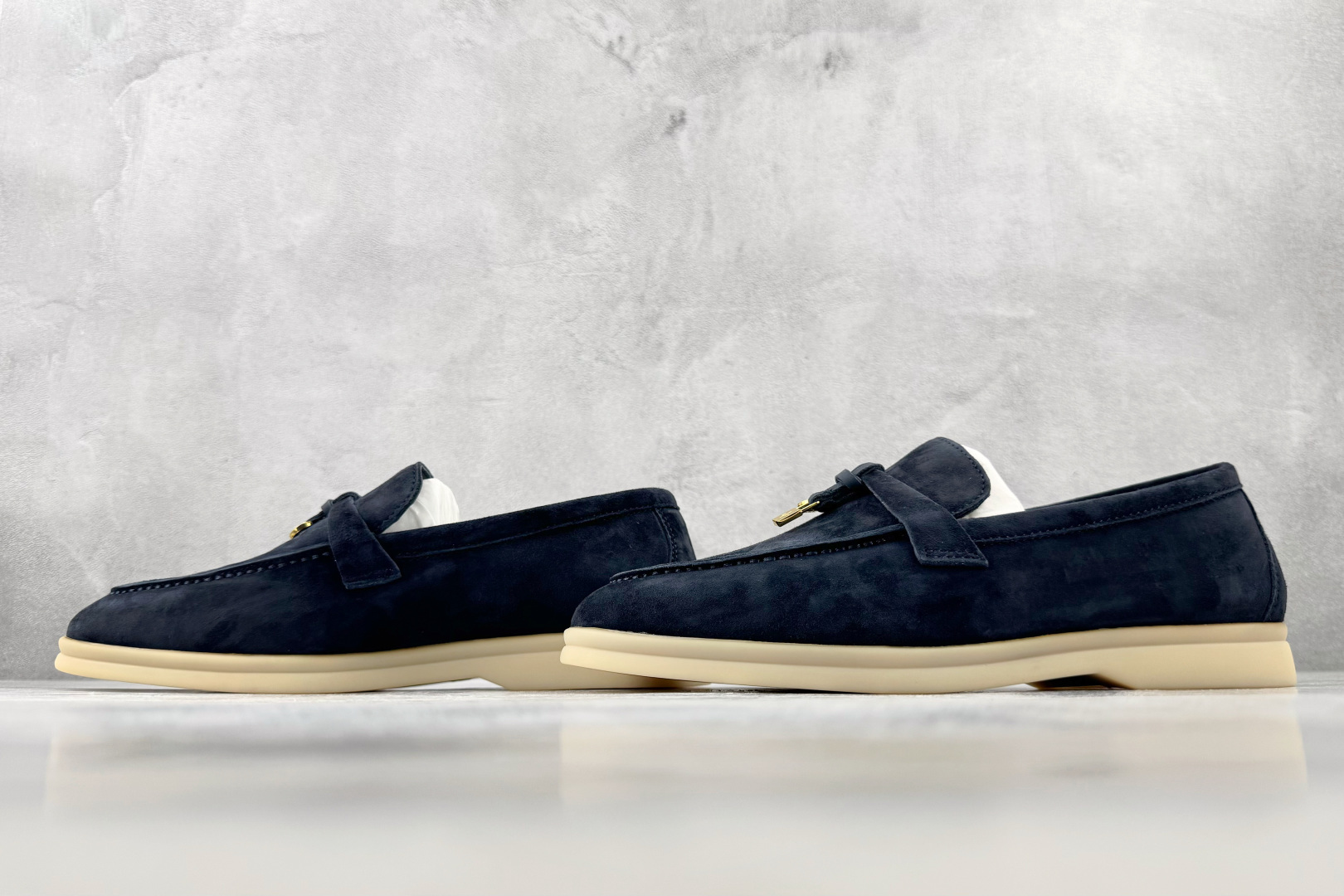 顶级 Loro Piana Summer Charms Walk 藏蓝 货号:FAE5444W948 尺码:35 36 顶级 Loro Piana Summer Charms Walk 藏蓝 货号:FAE5444W948 尺码:35 36