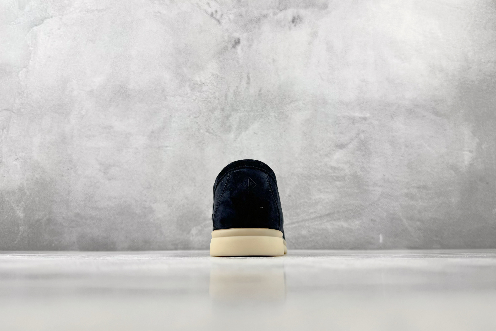 顶级 Loro Piana Summer Charms Walk 藏蓝 货号:FAE5444W948 尺码:35 36 顶级 Loro Piana Summer Charms Walk 藏蓝 货号:FAE5444W948 尺码:35 36