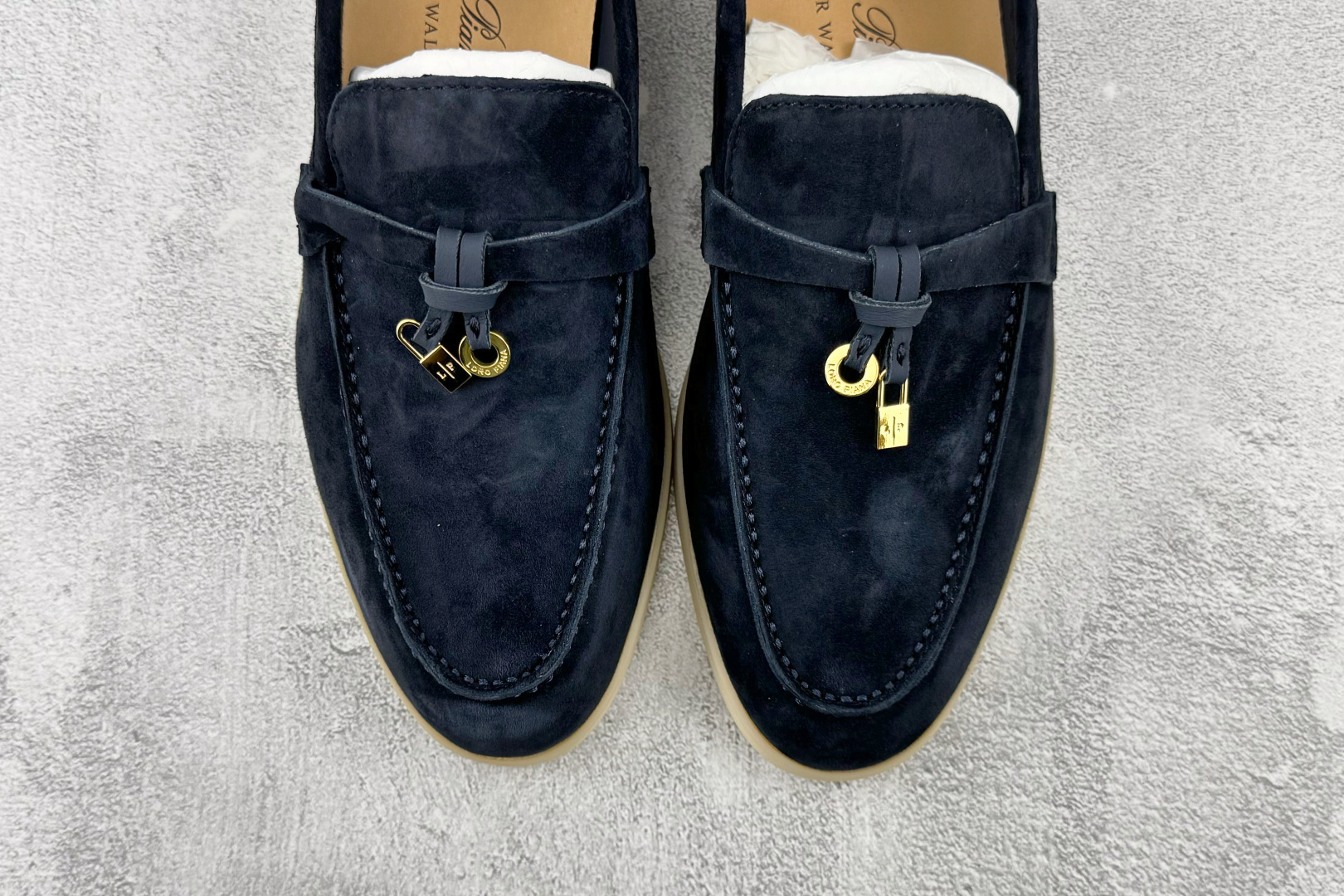 顶级 Loro Piana Summer Charms Walk 藏蓝 货号:FAE5444W948 尺码:35 36 顶级 Loro Piana Summer Charms Walk 藏蓝 货号:FAE5444W948 尺码:35 36
