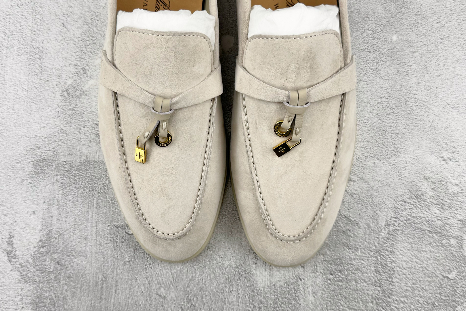 顶级 Loro Piana Summer Charms Walk 珍珠白 货号:FAE5444MC51 尺码:35 36 顶级 Loro Piana Summer Charms Walk 珍珠白 货号:FAE5444MC51 尺码:35 36