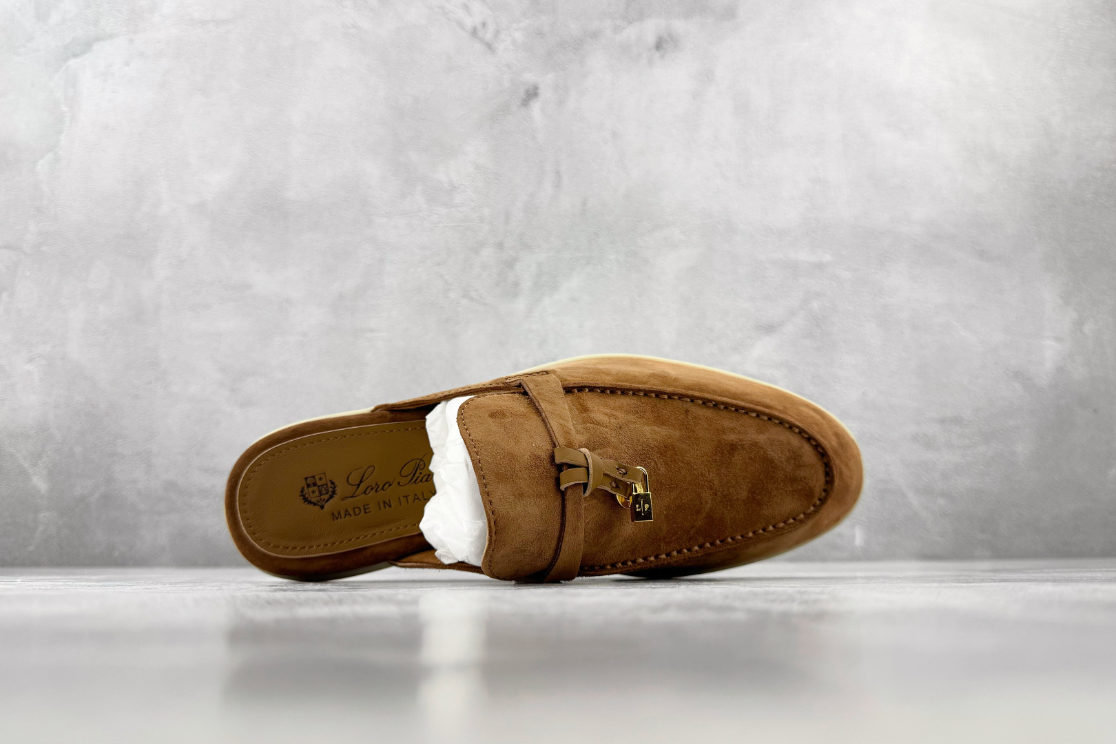 顶级 Loro Piana Summer Charms Walk 棕色半托 货号:FAI1543 尺码:35 36 37 顶级 Loro Piana Summer Charms Walk 棕色半托 货号:FAI1543 尺码:35 36 37