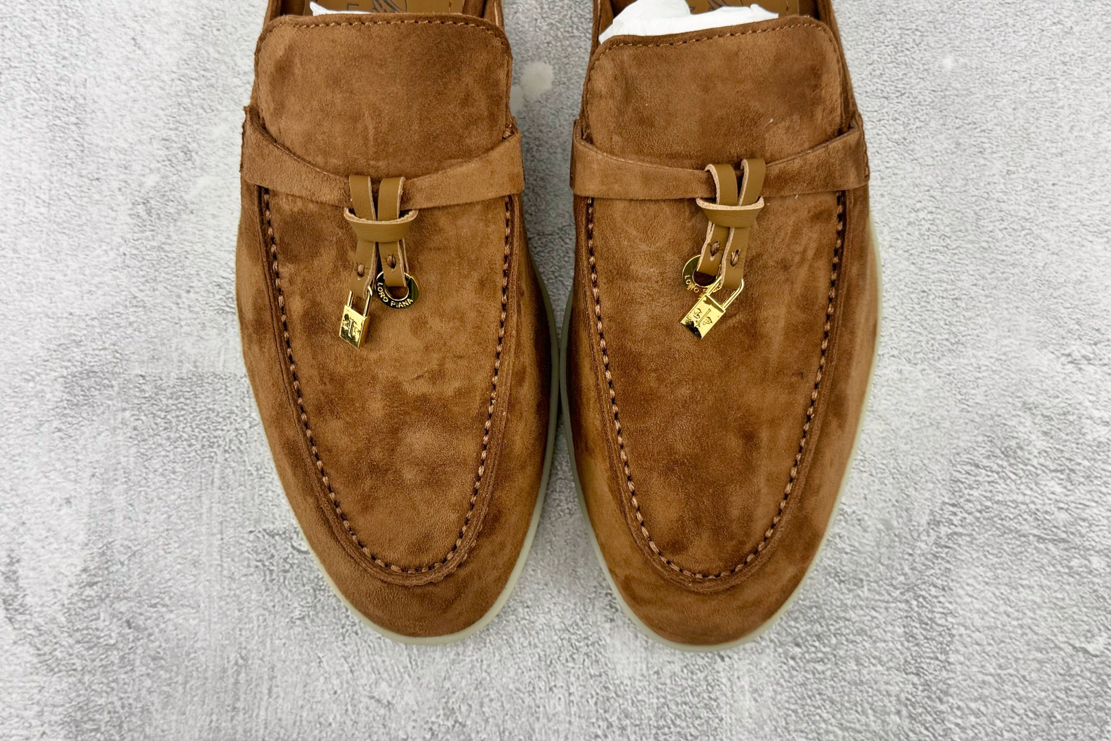 顶级 Loro Piana Summer Charms Walk 棕色半托 货号:FAI1543 尺码:35 36 37 顶级 Loro Piana Summer Charms Walk 棕色半托 货号:FAI1543 尺码:35 36 37