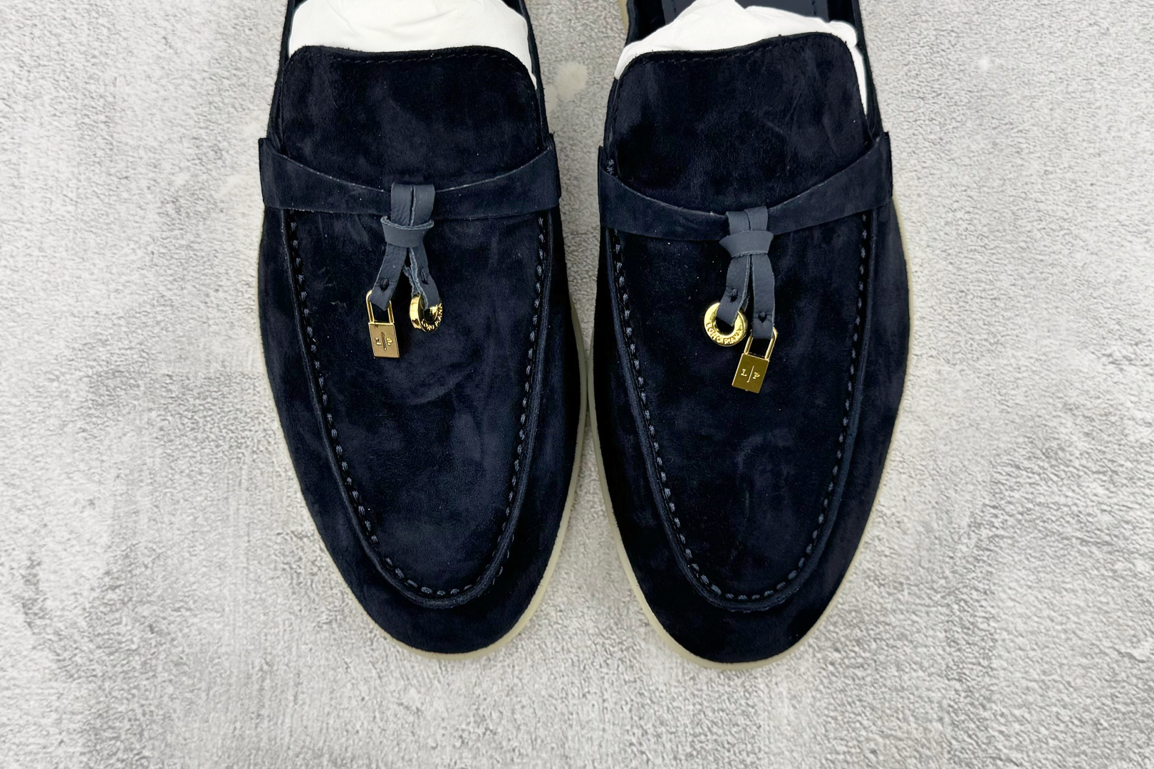 顶级 Loro Piana Summer Charms Walk 藏蓝半托 货号:FAI1543 尺码:35 36 37 顶级 Loro Piana Summer Charms Walk 藏蓝半托 货号:FAI1543 尺码:35 36 37