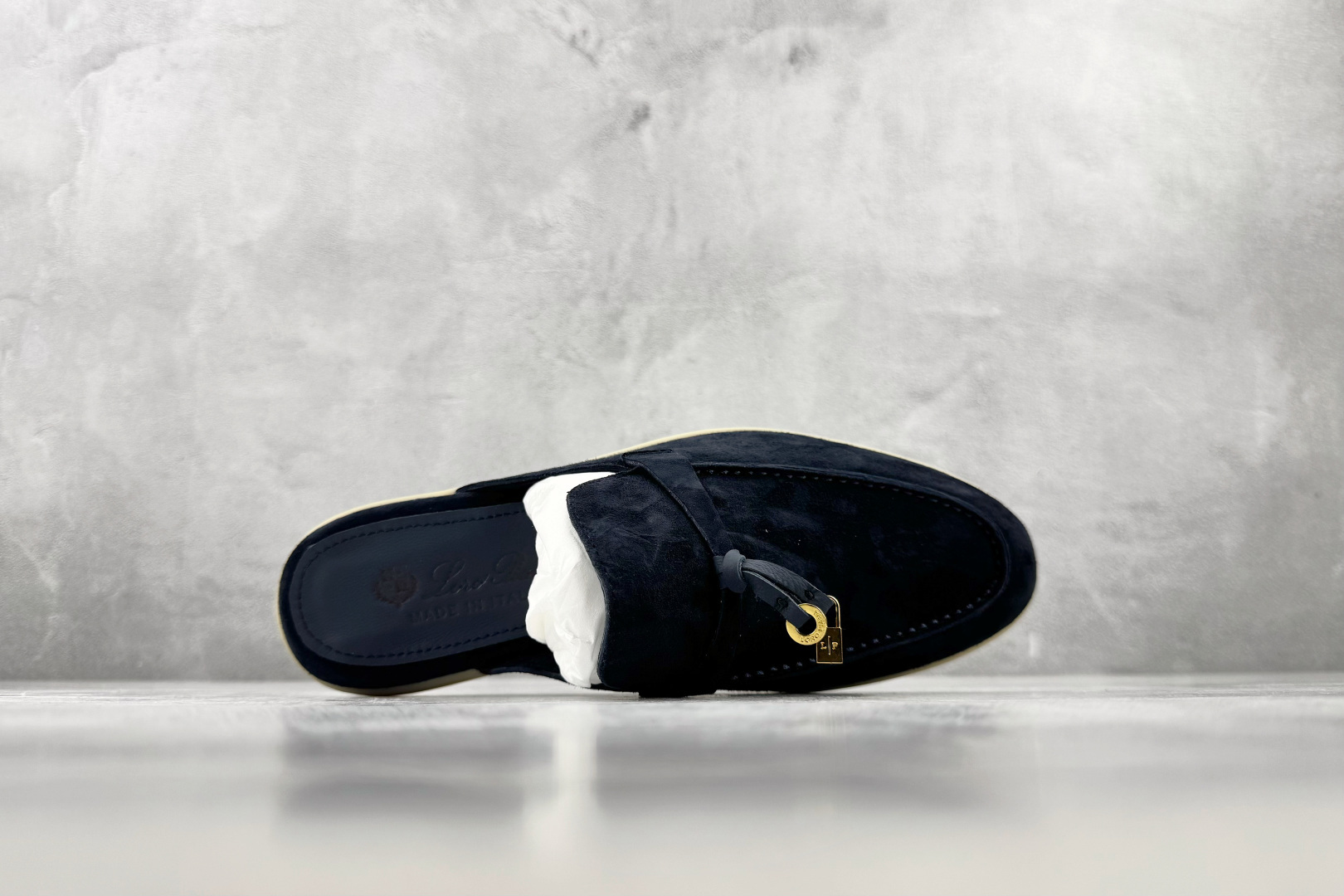 顶级 Loro Piana Summer Charms Walk 藏蓝半托 货号:FAI1543 尺码:35 36 37 顶级 Loro Piana Summer Charms Walk 藏蓝半托 货号:FAI1543 尺码:35 36 37