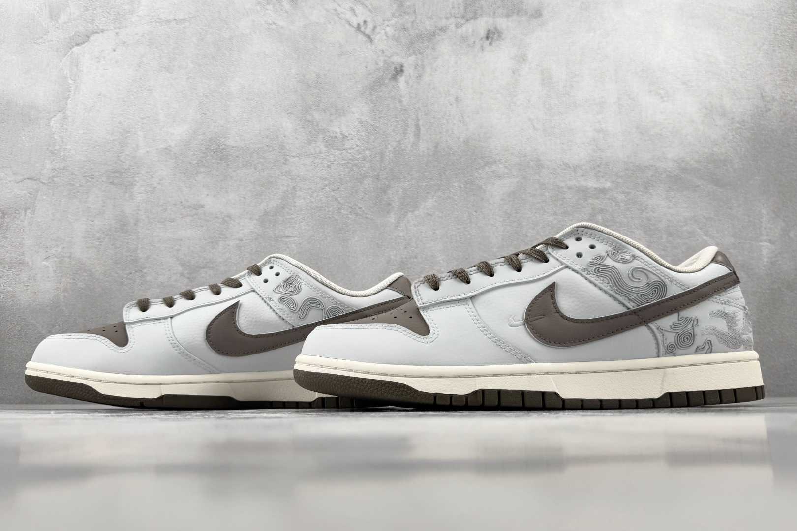 YC Nike Dunk Low 浮沉序 灰白 货号:IQ1118 220 尺码:35.5 36 36.5 37.5 3 YC Nike Dunk Low 浮沉序 灰白 货号:IQ1118 220 尺码:35.5 36 36.5 37.5 3