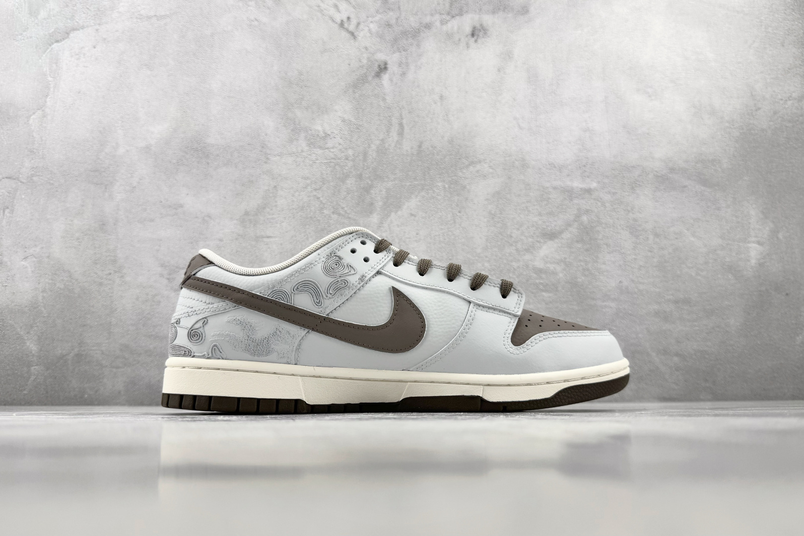 YC Nike Dunk Low 浮沉序 灰白 货号:IQ1118 220 尺码:35.5 36 36.5 37.5 3 YC Nike Dunk Low 浮沉序 灰白 货号:IQ1118 220 尺码:35.5 36 36.5 37.5 3