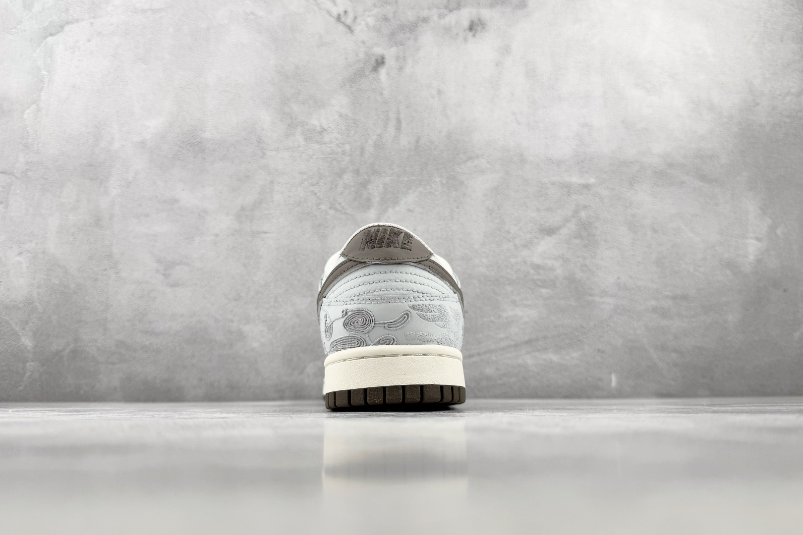 YC Nike Dunk Low 浮沉序 灰白 货号:IQ1118 220 尺码:35.5 36 36.5 37.5 3 YC Nike Dunk Low 浮沉序 灰白 货号:IQ1118 220 尺码:35.5 36 36.5 37.5 3
