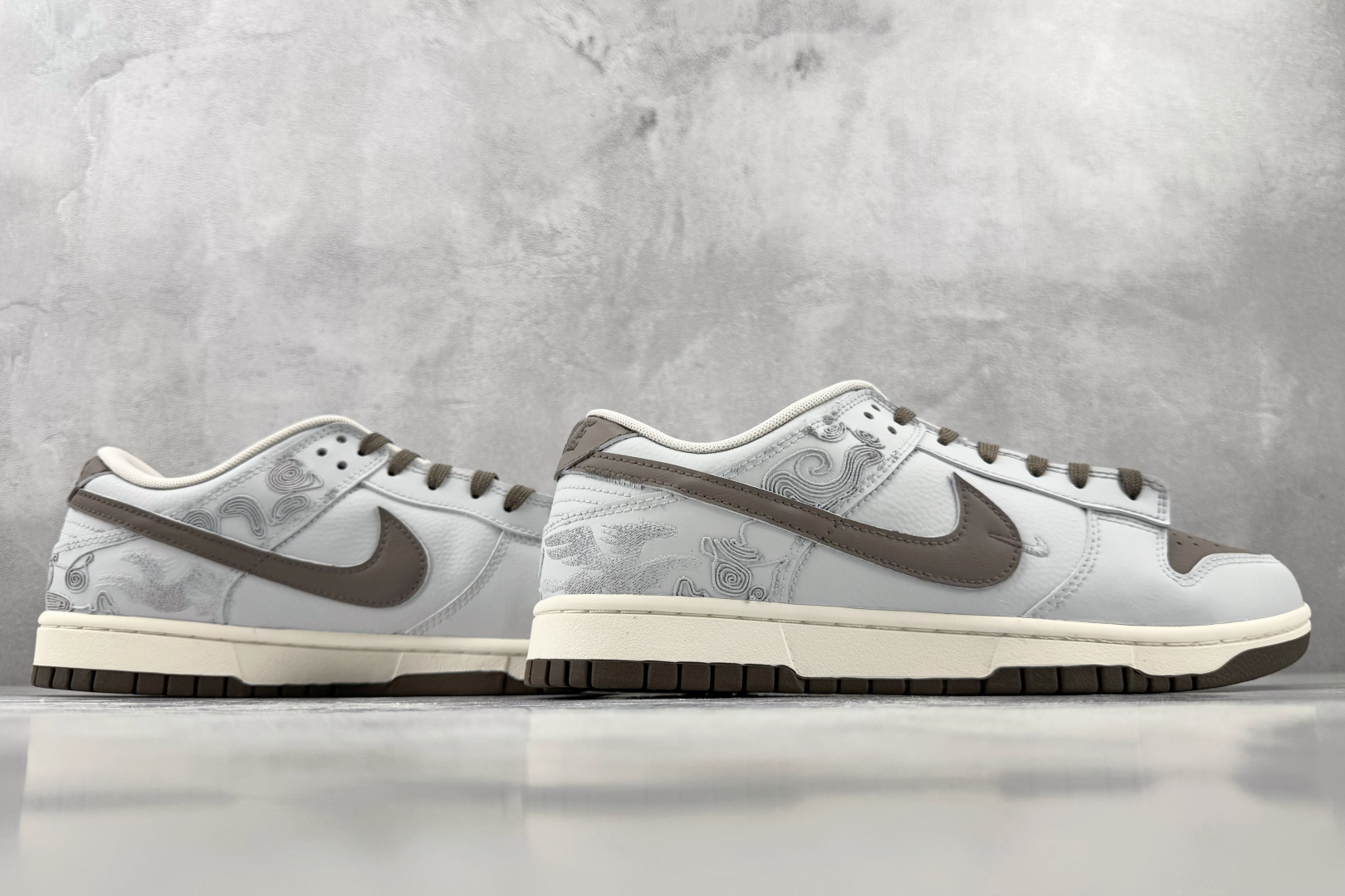 YC Nike Dunk Low 浮沉序 灰白 货号:IQ1118 220 尺码:35.5 36 36.5 37.5 3 YC Nike Dunk Low 浮沉序 灰白 货号:IQ1118 220 尺码:35.5 36 36.5 37.5 3