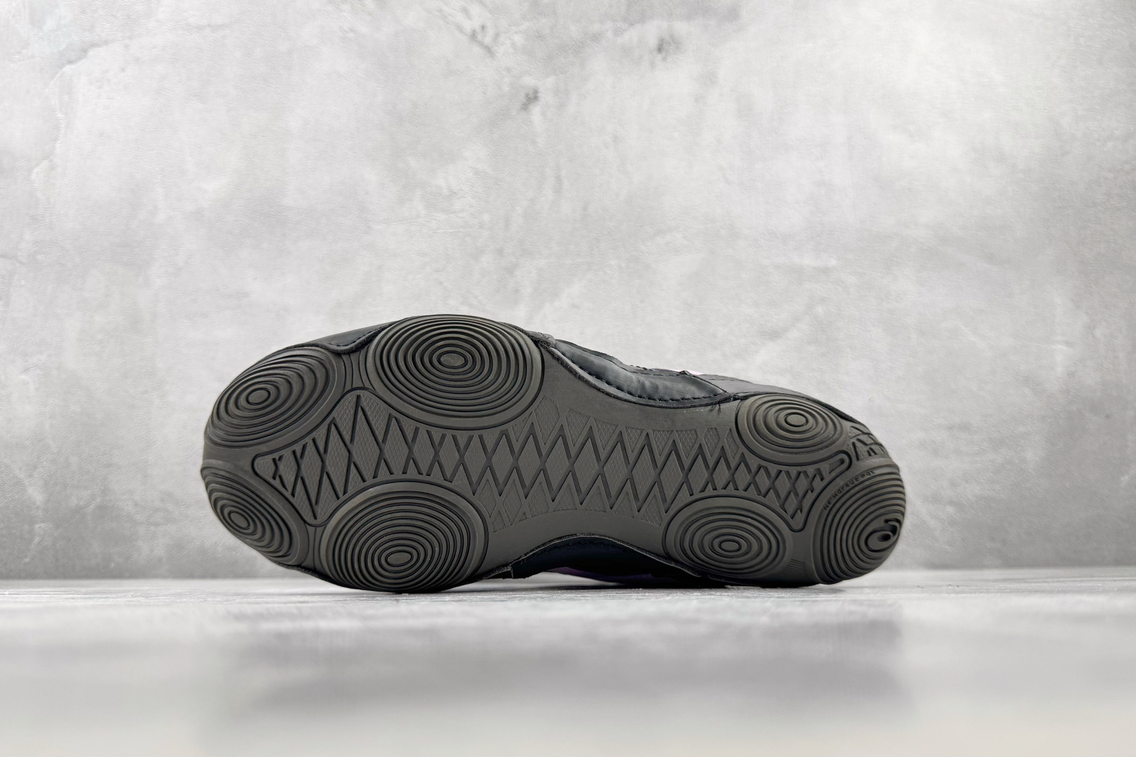 F 版 ASICS Hypersync 黑紫 货号：1203A879-021 尺码：36 36.5 37 38.5 39