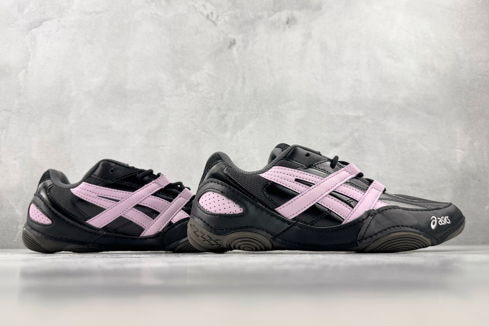 F 版 ASICS Hypersync 黑紫 货号：1203A879-021 尺码：36 36.5 37 38.5 39