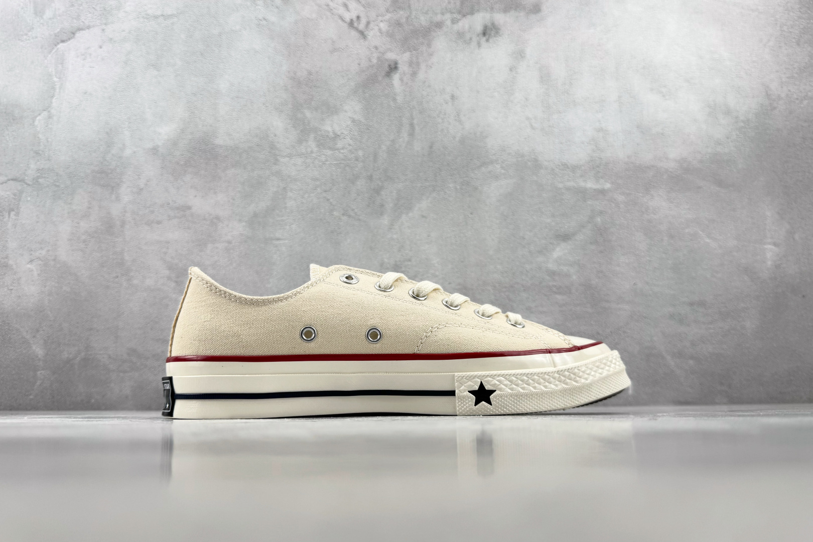 H版 Converse CHUCK 70 X 米白 • 重磅帆布:采用12盎司高密度棉帆布,不易变形,透气性好 • 全橡 H版 Converse CHUCK 70 X 米白 • 重磅帆布:采用12盎司高密度棉帆布,不易变形,透气性好 • 全橡
