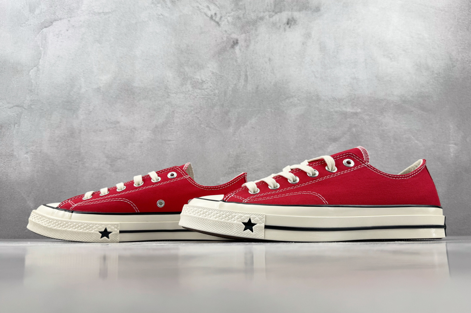 H版 Converse CHUCK 70 X 红色 • 重磅帆布:采用12盎司高密度棉帆布,不易变形,透气性好 • 全橡 H版 Converse CHUCK 70 X 红色 • 重磅帆布:采用12盎司高密度棉帆布,不易变形,透气性好 • 全橡
