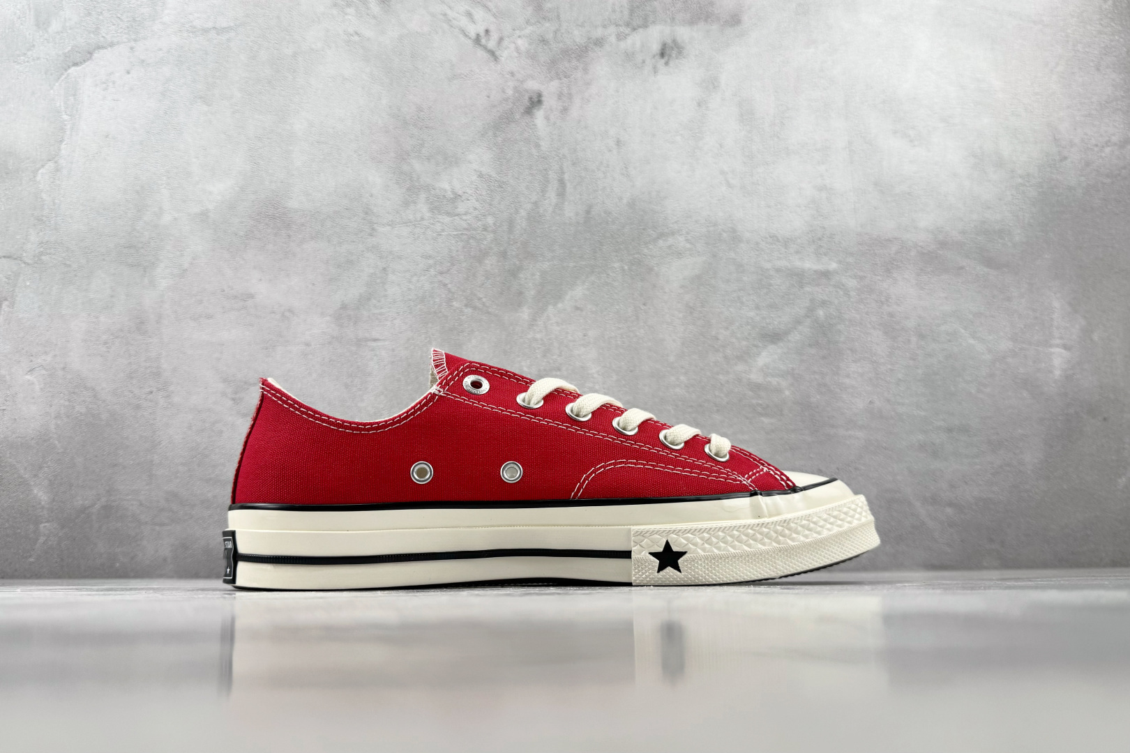 H版 Converse CHUCK 70 X 红色 • 重磅帆布:采用12盎司高密度棉帆布,不易变形,透气性好 • 全橡 H版 Converse CHUCK 70 X 红色 • 重磅帆布:采用12盎司高密度棉帆布,不易变形,透气性好 • 全橡